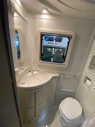 Husbil-halvintegrerad Fiat Wingamm Brownie 5.8 5 av 8