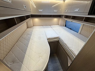Husbil-halvintegrerad Globe-Traveller Pathfinder Z 150HK Automat! Långbäddar & utfällbar dubbelbädd! 10 av 19