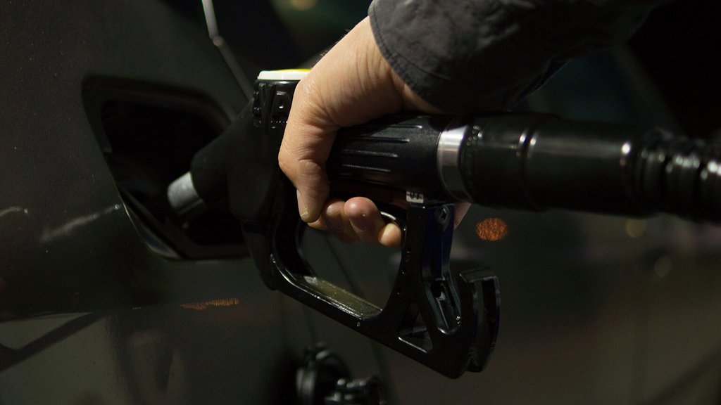 EU har godkänt att Sverige tillfälligt ska få slopa energiskatten på bensin och diesel. Foto: Pixabay