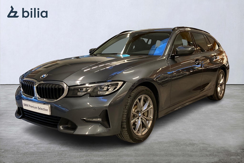 BMW 330e xDrive Touring Sport line Navi Dragkrok Värmare