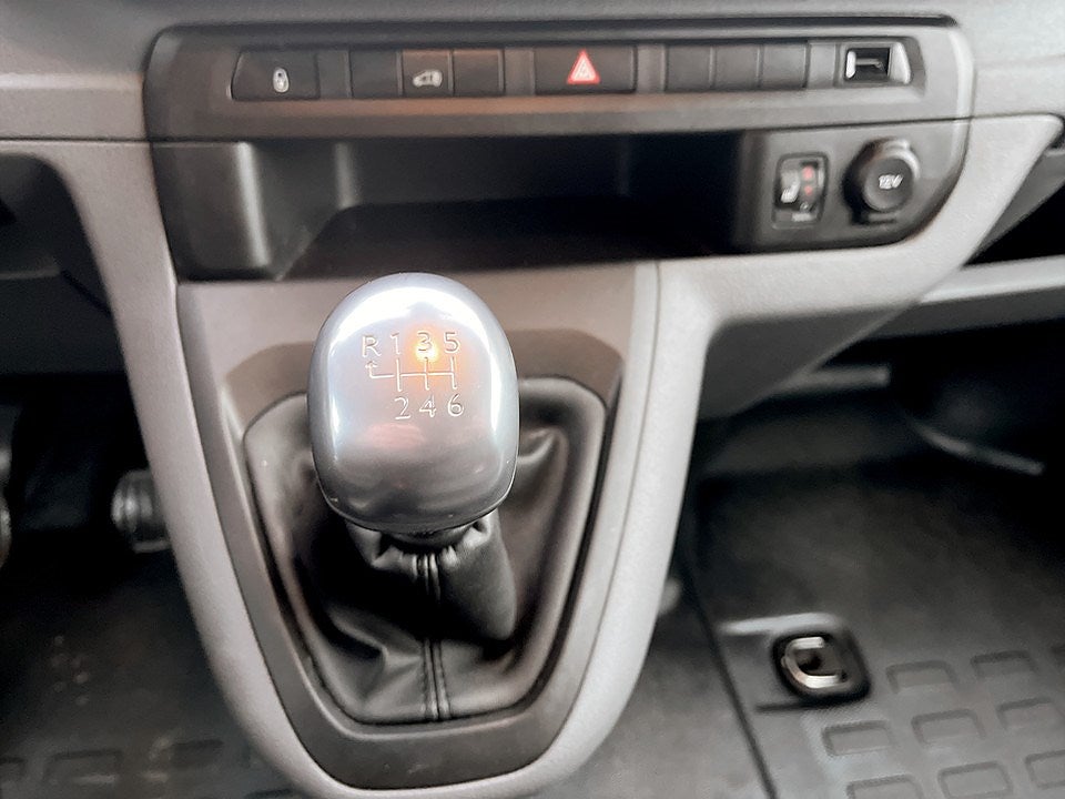 Bild på Peugeot Expert PRO+ 2.0 BHDi 120hk L3 - B-KAMERA, DRAG