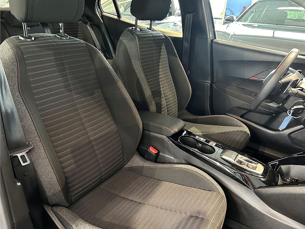 Bild på Peugeot 2008 Active Pack 1.2 PT 130hk Aut - CARPLAY, FARTÅLLARE