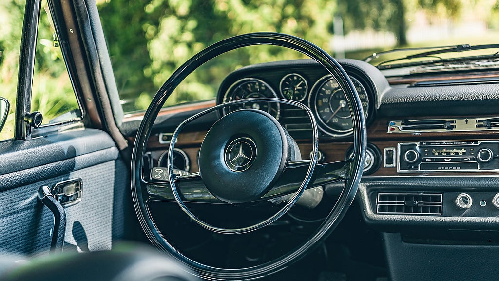 Den fina Mercedesen har en gång i tiden tillhört Formel 1-esset Ronnie Peterson. Foto: Collecting Cars