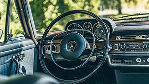Den fina Mercedesen har en gång i tiden tillhört Formel 1-esset Ronnie Peterson. Foto: Collecting Cars