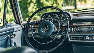 Den fina Mercedesen har en gång i tiden tillhört Formel 1-esset Ronnie Peterson. Foto: Collecting Cars