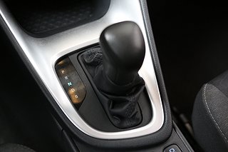 Halvkombi Toyota Yaris 21 av 24