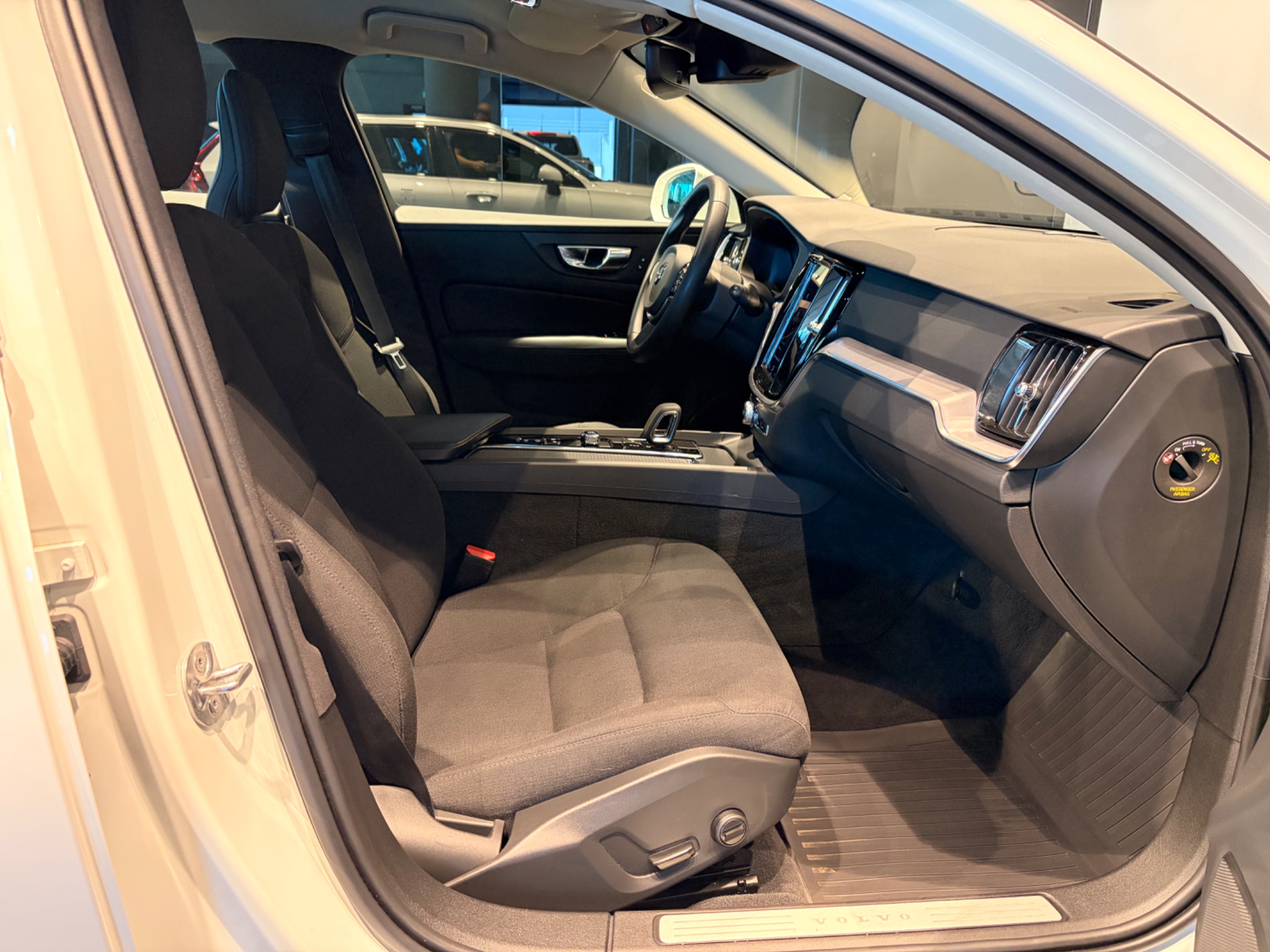Volvo V60 Cross Country B4 AWD 2022, bild 3/79