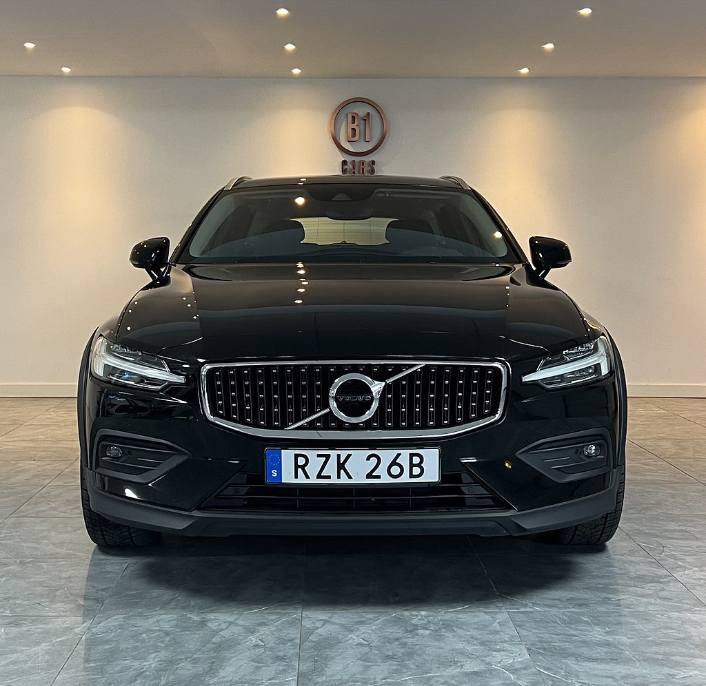 Volvo V60 Cross Country B4 AWD Geartronic Advanced SE DRAG B-KAMERA CARPLAY H&K