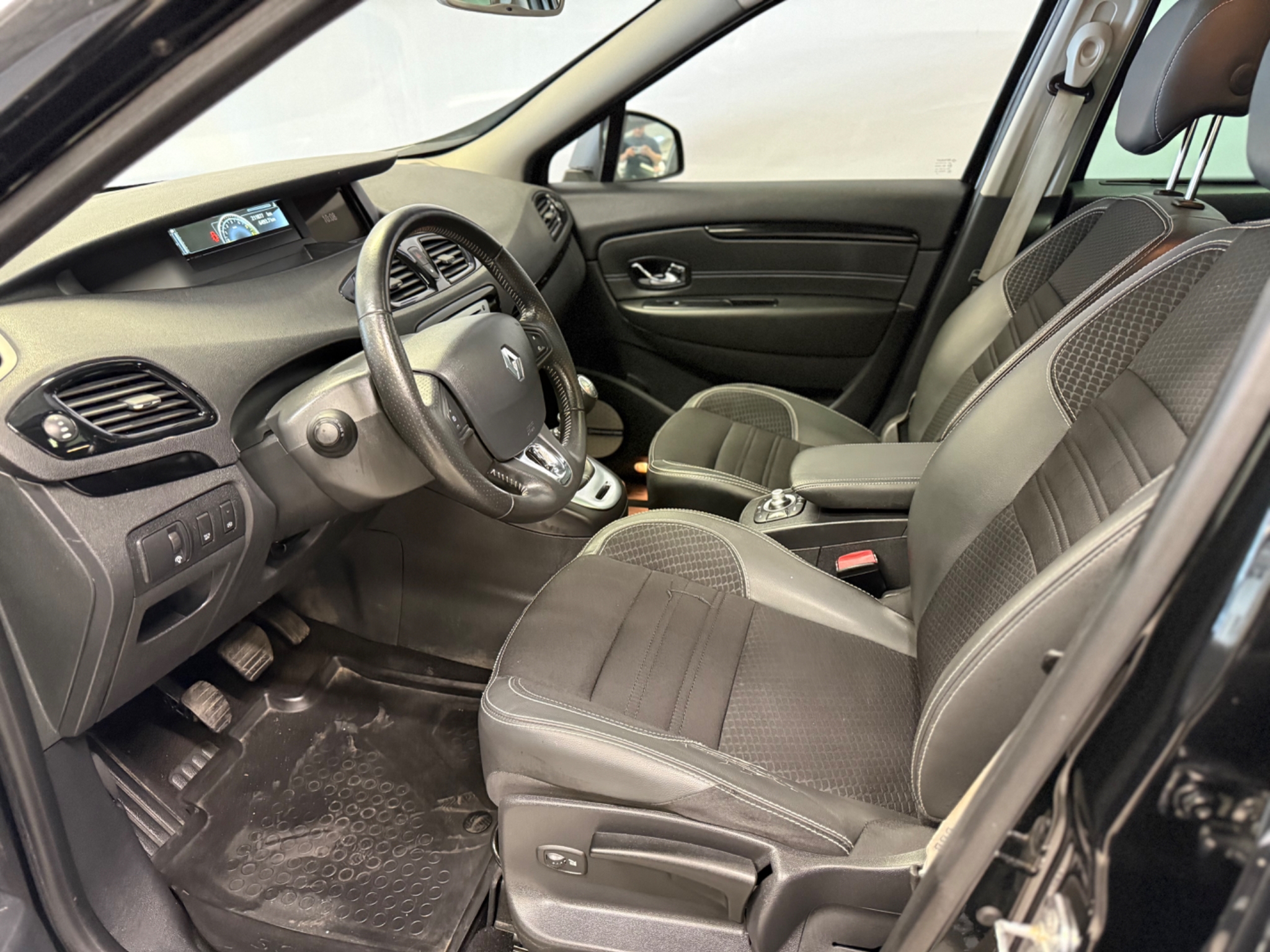 Renault Grand Scenic 1.6 dCi 2017, bild 7/35