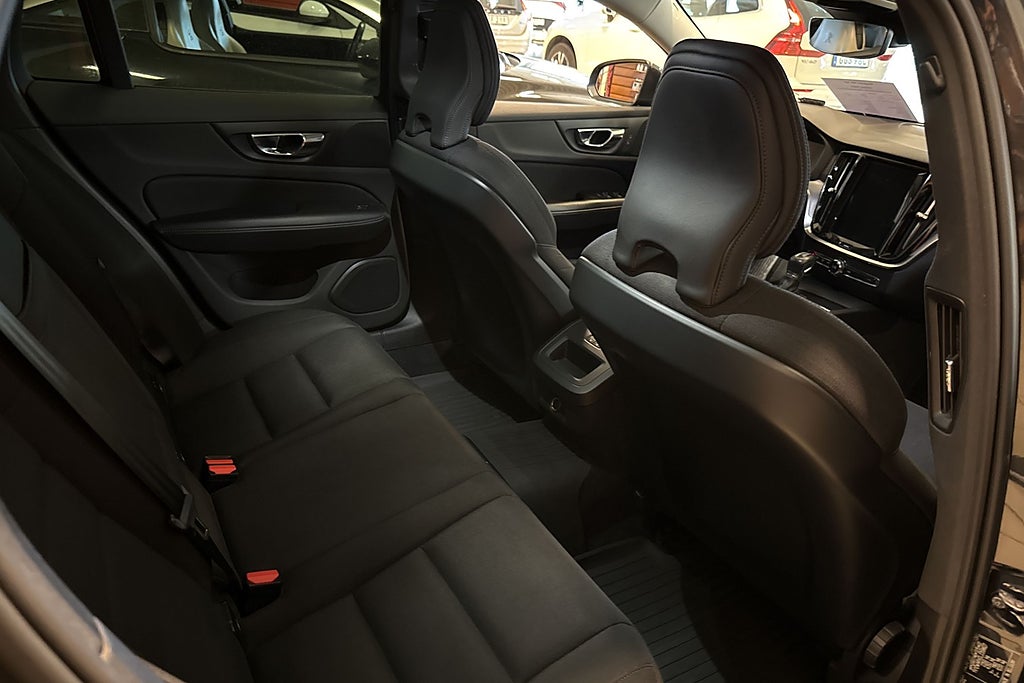 Volvo V60 D3 AWD Automat Momentum Navi Drag Kamera Värmare miniatyr 13