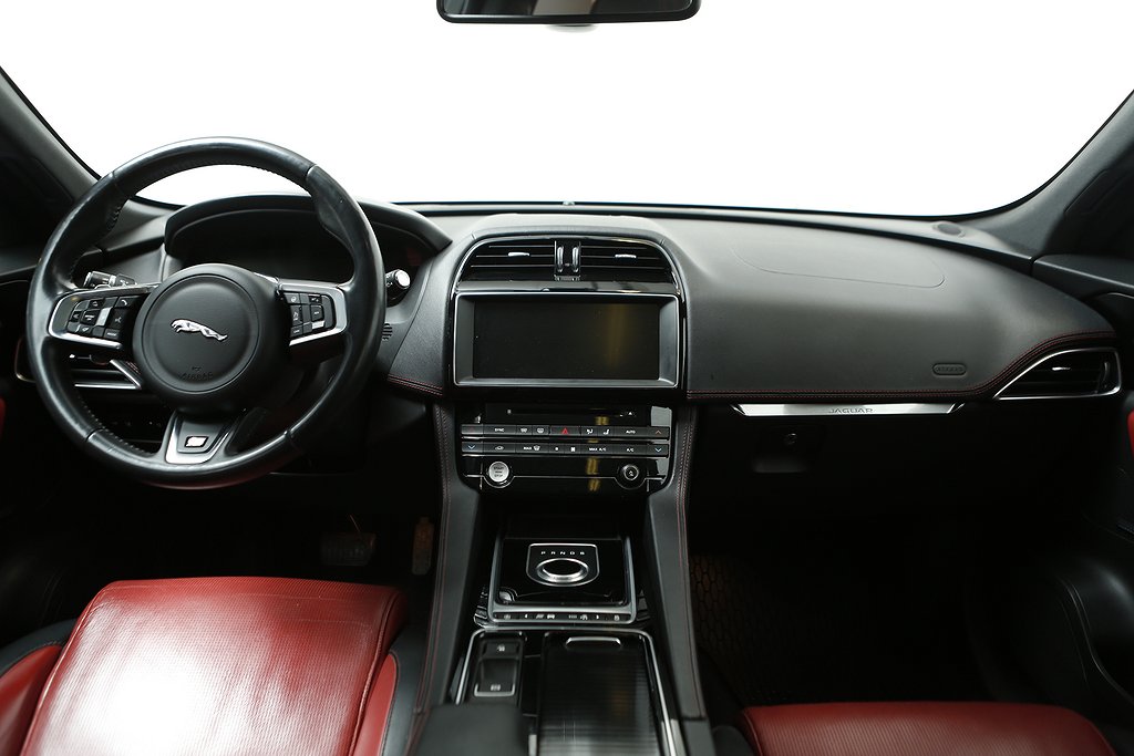 Jaguar F-Pace 30d AWD R-Sport 300hk Panorama Värmare 2018