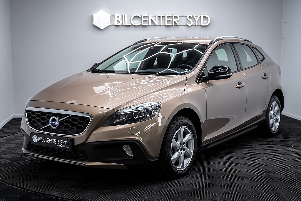 Volvo V40 Cross Country D2 |Momentum|Farthållare|Värmare|115hk