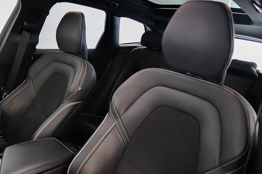 Volvo XC60 Recharge T8 AWD R-Design Lounge Pano Värmare Drag