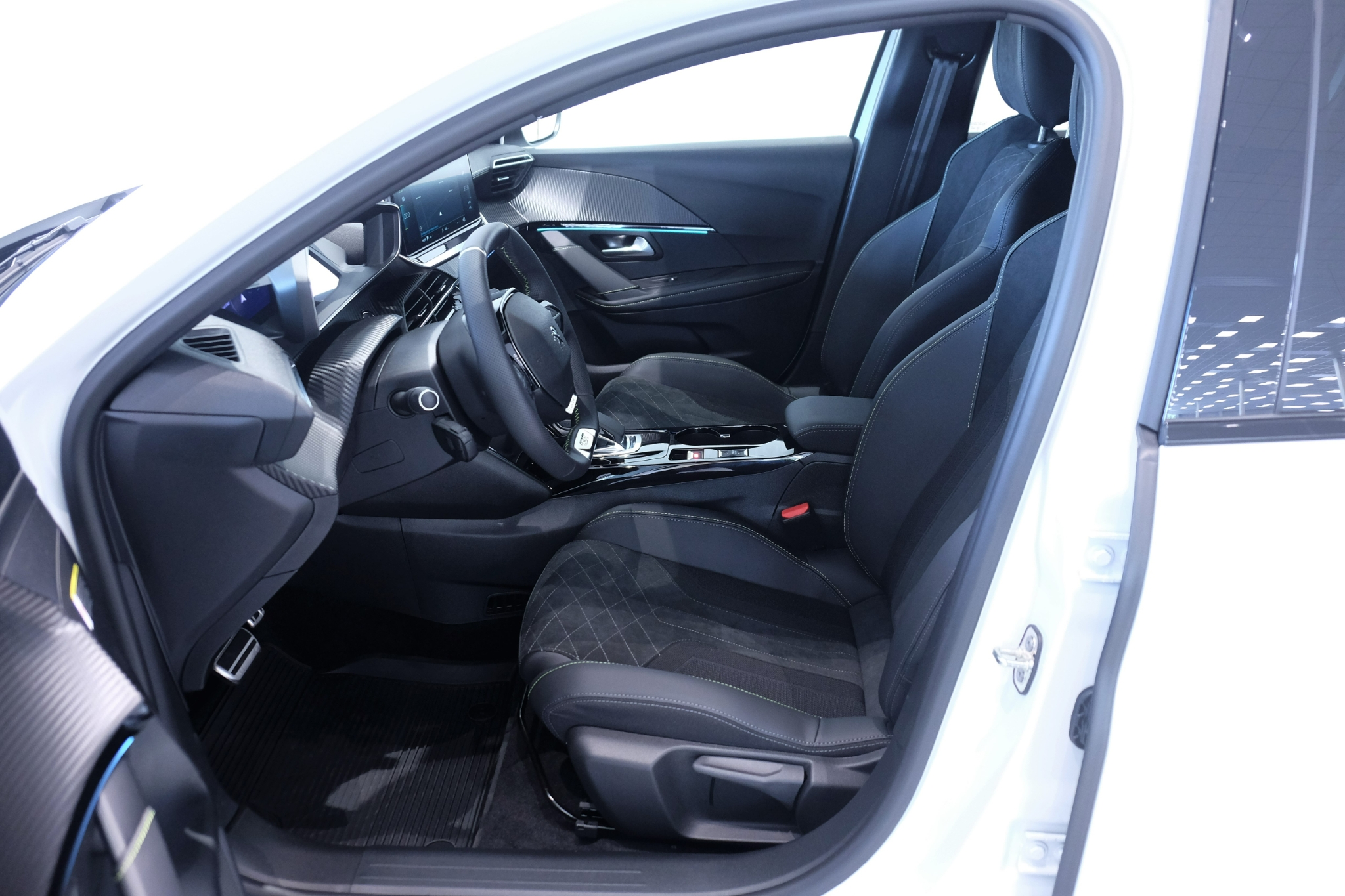 Peugeot e-208 GT Electric 2023, photo 4/58