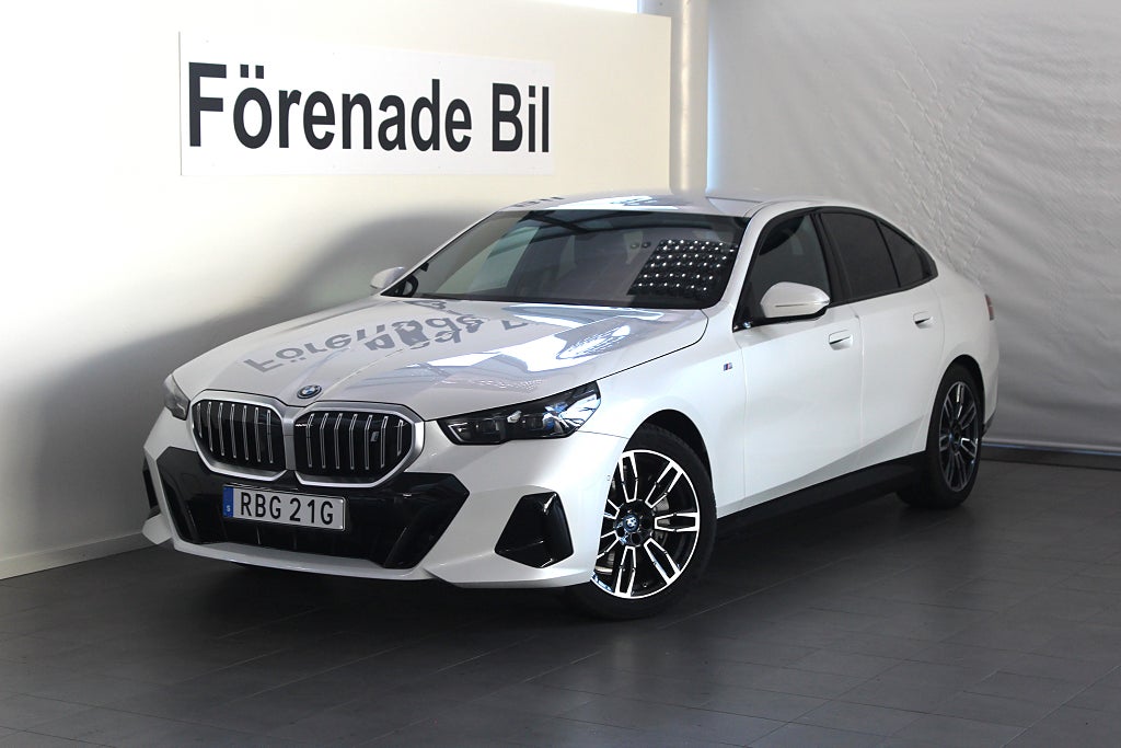 BMW i5 eDrive40 Sedan M Sport Drag Rattvärme Park Assist 
