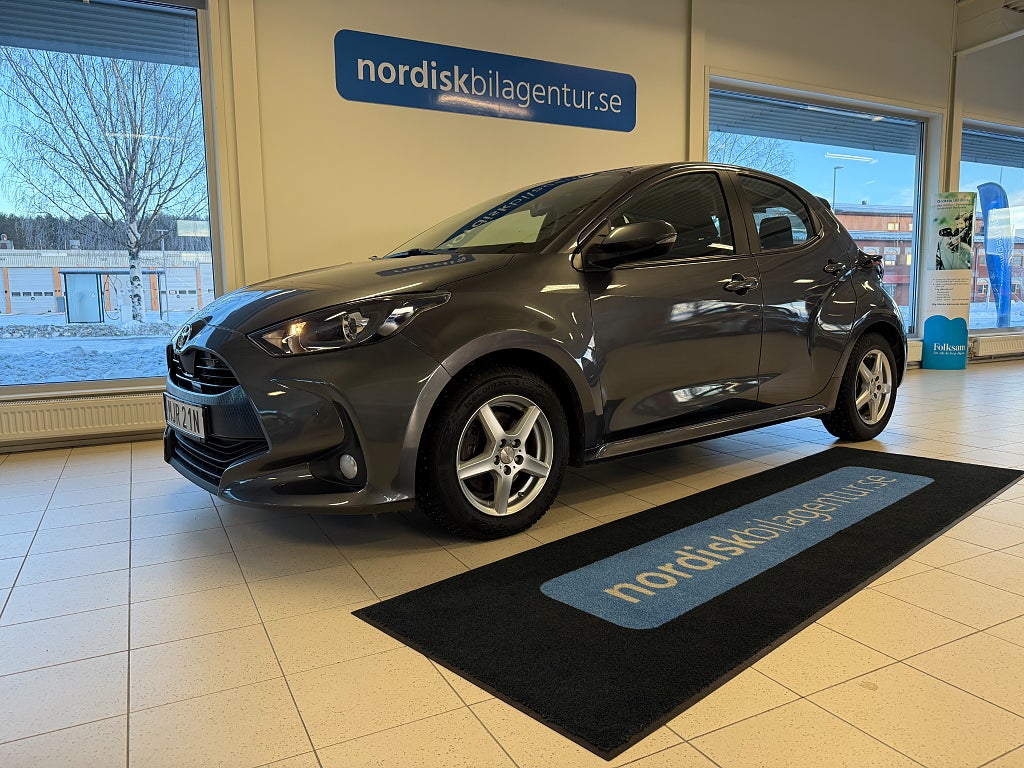 Toyota Yaris Hybrid Automat CVT Active 5dörr *S/V-dubb* Momsad/VAT