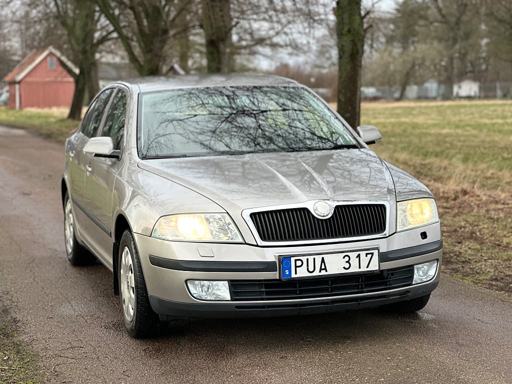Skoda Octavia 1.6 MPI Svensksåld, Går bra i motor och låda, Rostfri
