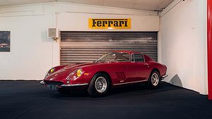 Det är det första exemplaret av Ferrari 275 GTB/4 som hade fyra kamaxlar. Foto: RM Sotheby's 