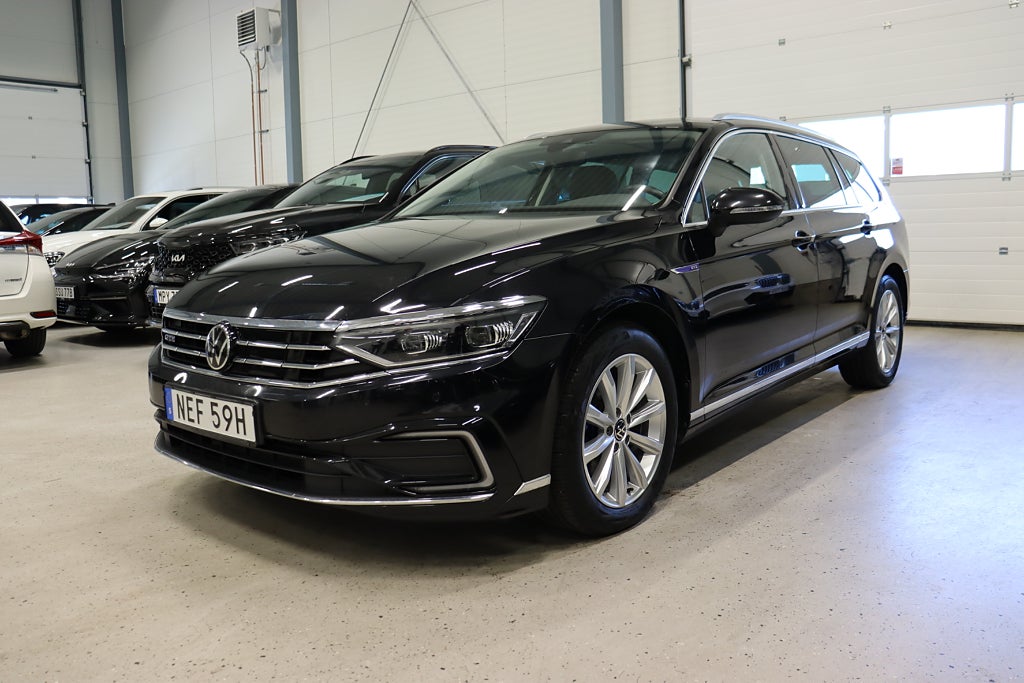 Volkswagen Passat Sportscombi GTE 1.4TSI Drag B-Värm B-Kamera Läder 218hk