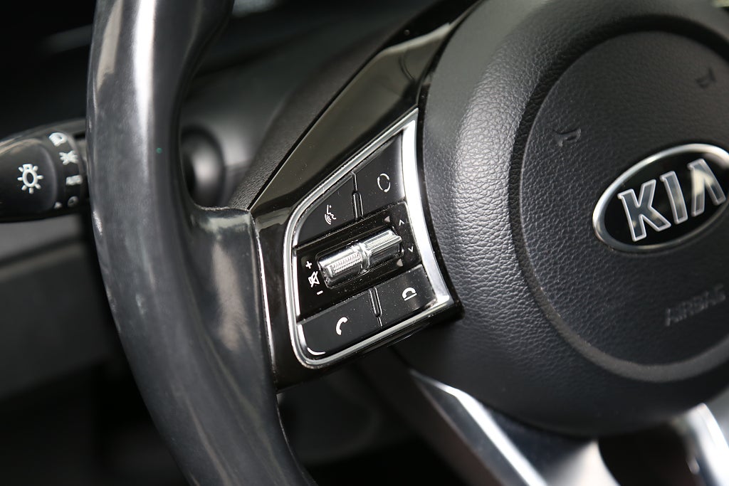 Kia Ceed Sportswagon Plug-in Plus 2 Panorama Skinn Drag Värmare 2021