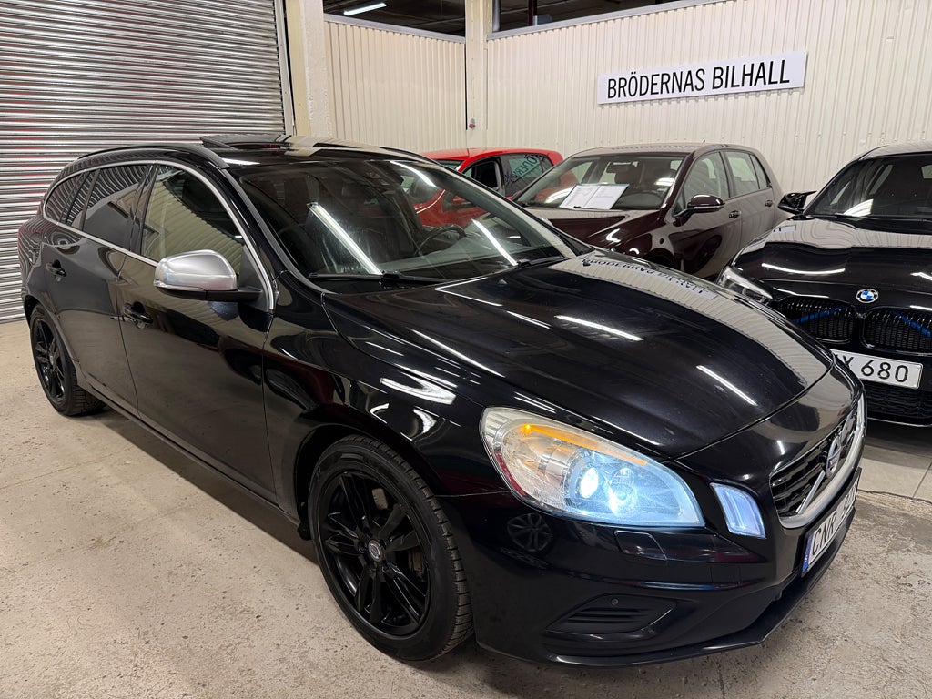 Volvo V60 D4 AWD Geartronic R-Design 163hk/ Taklucka/ GPS
