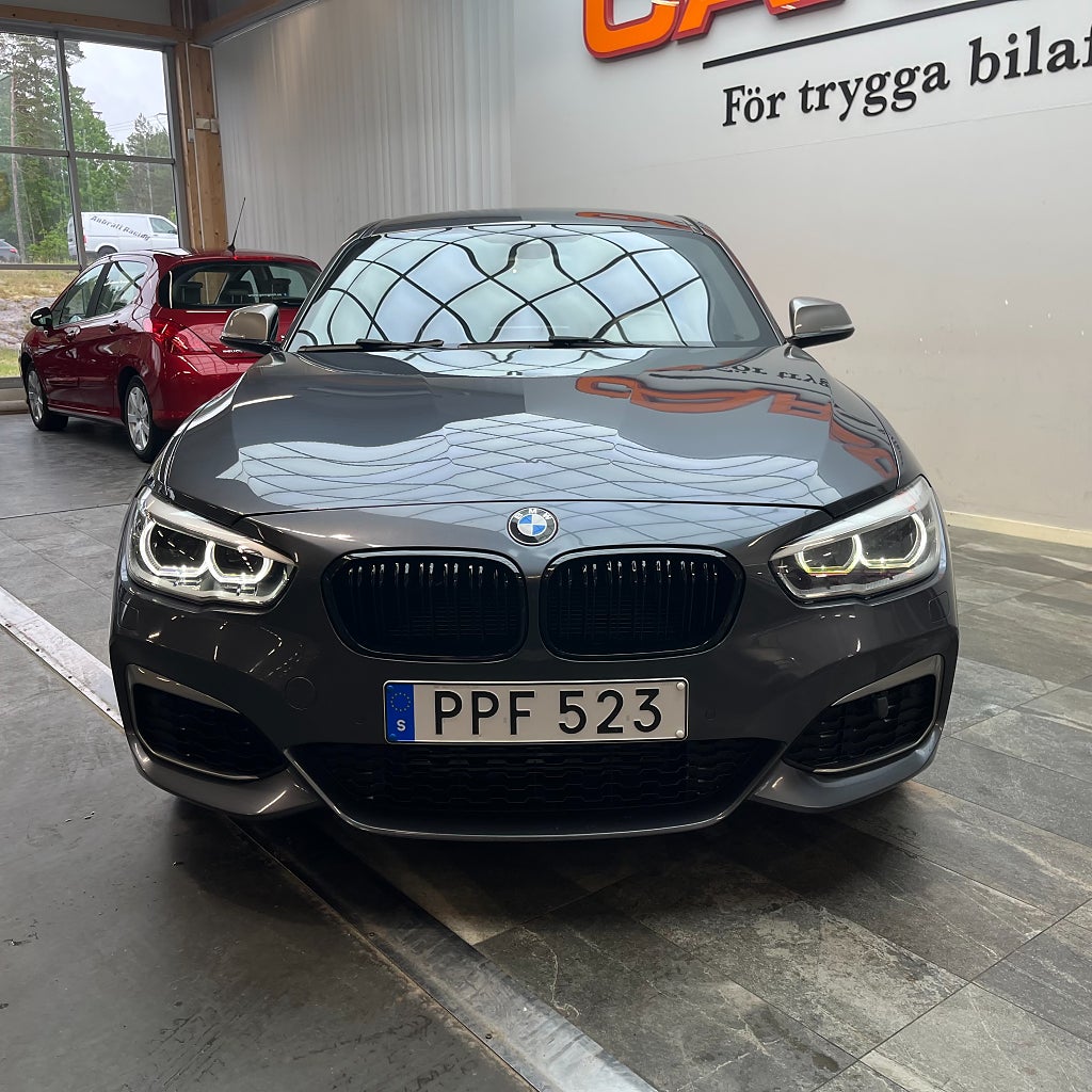 BMW M135i xDrive 5-dörrars H&K Navi Backkamera Värmare 326hk