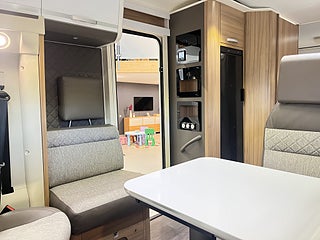 Husbil-halvintegrerad Adria CORAL SUPREME 670 SL 12 av 25