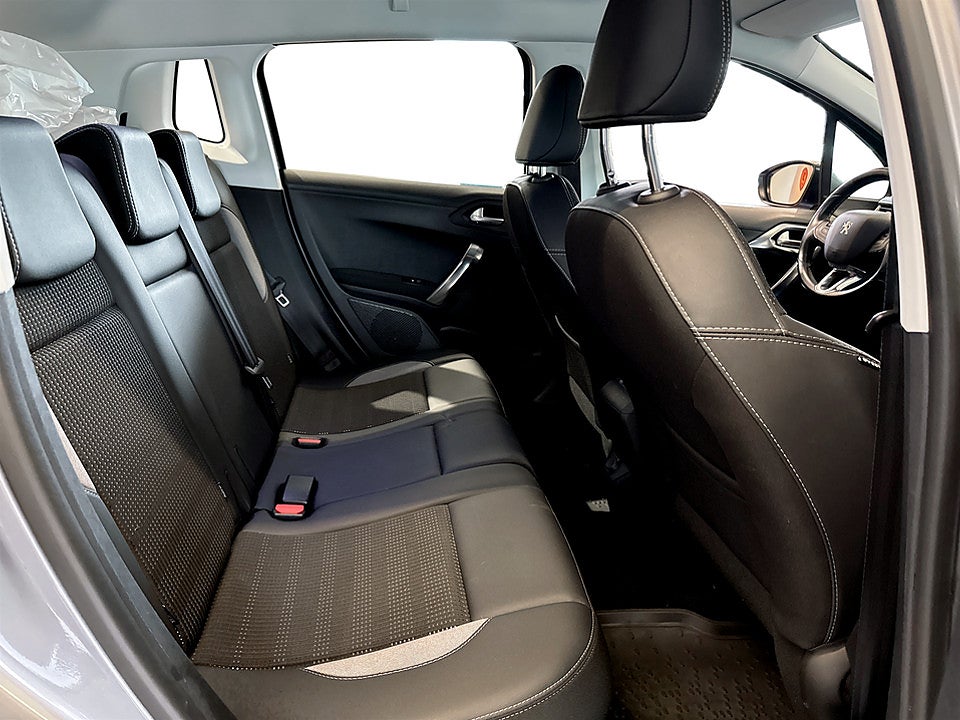 Bild på Peugeot 2008 Allure 1.2 PT 82hk DRAG CARPLAY