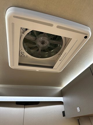 Husbil-halvintegrerad Robeta Adonis 190HK AUT 25 av 43