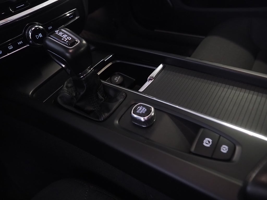 Volvo V60 D3 Geartronic Momentum | Drag | B-Kamera | D-Värmare | 2019