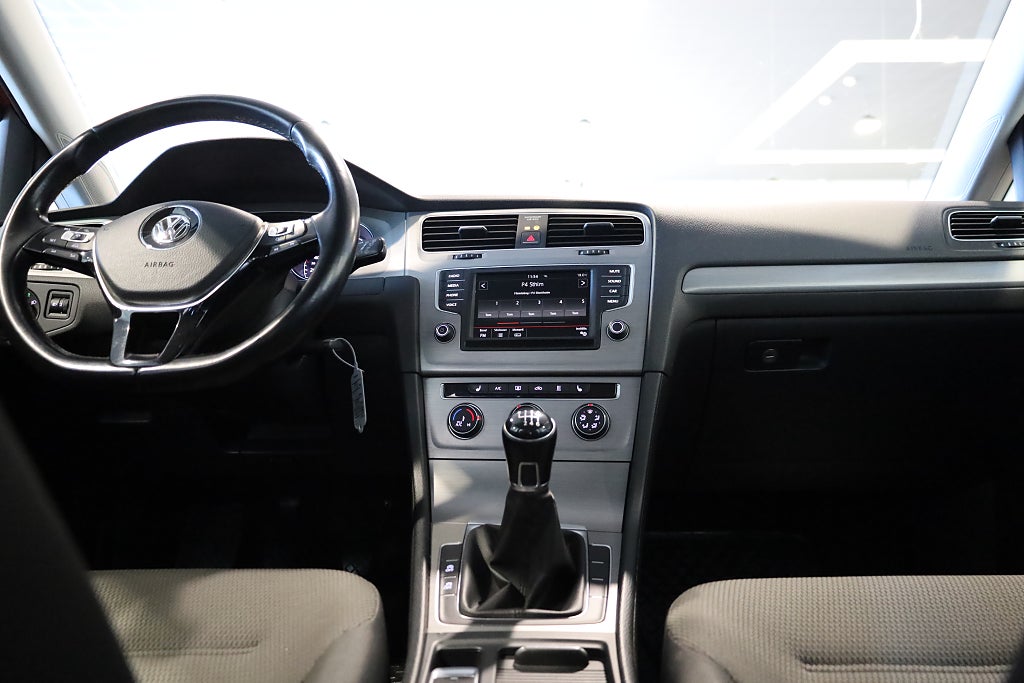Volkswagen Golf 5-dörrar 1.6 TDI  4Motion Drag Värmare Blåtand Carplay 2016