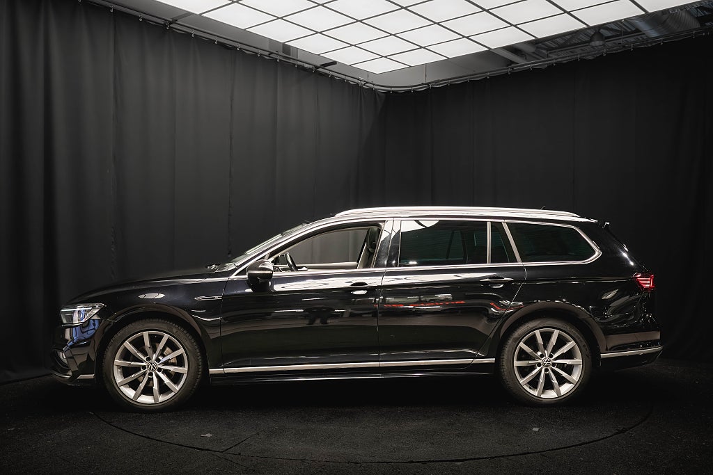Volkswagen Passat TDI 4M R-LINE DRAG PANO MATRIX D-VÄRM 1-ÄGARE MOMS