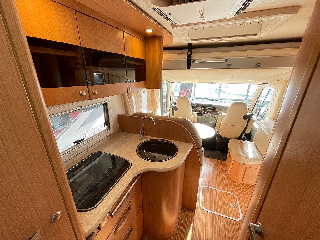 Adria Vision 707 SL /AC bodel/Solcell x2/Ugn/Taksäng/Långbäddar/Fint s - Adria