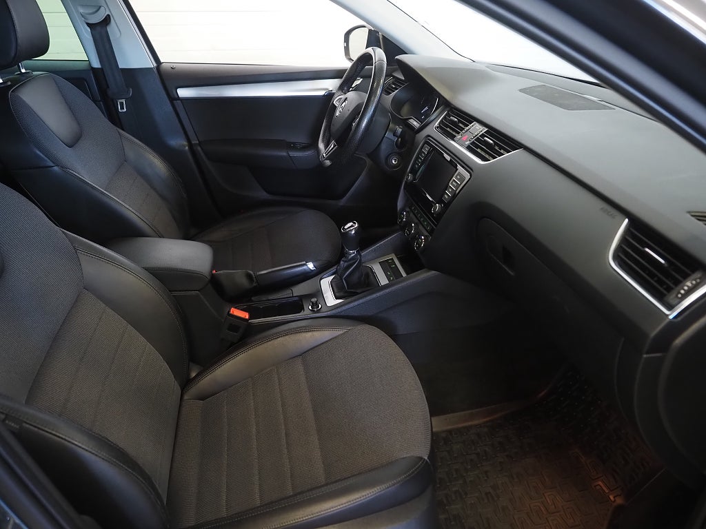 Skoda Octavia Kombi 1.4 TSI 150hk Style Premium Drag P-Värm Nav B-Kam 2017