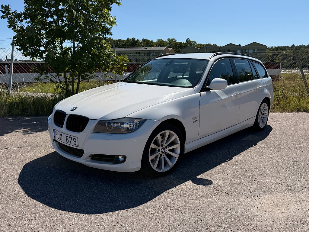 BMW 320D xDrive Touring Dragkrok Motorvärmare Automat