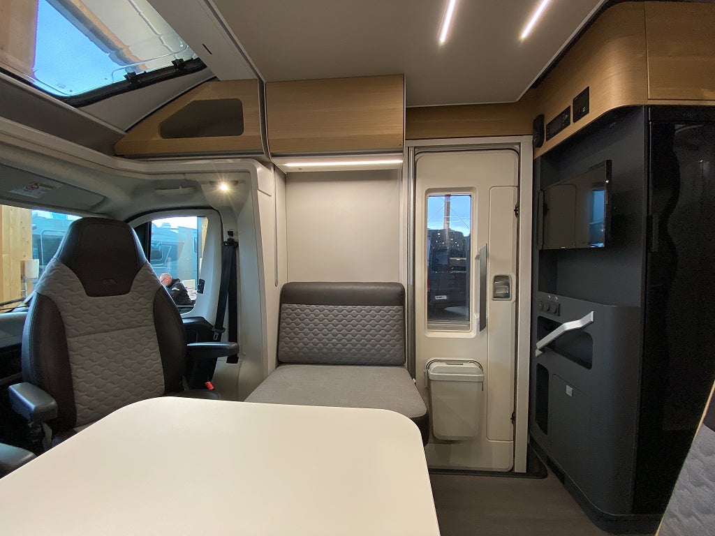 Adria Matrix Axess 670 SL /Taksäng/Solcell/B-körkort/Maxx-fan/EL-Patro - Adria