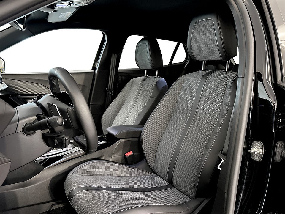 Bild på Peugeot 2008 Allure 1.2 PT 130hk Aut B-KAMERA CARPLAY