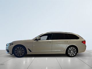 BMW 520d xDrive Touring Sport line Drag Bkamera S&V-däck Rvärme – bild 4