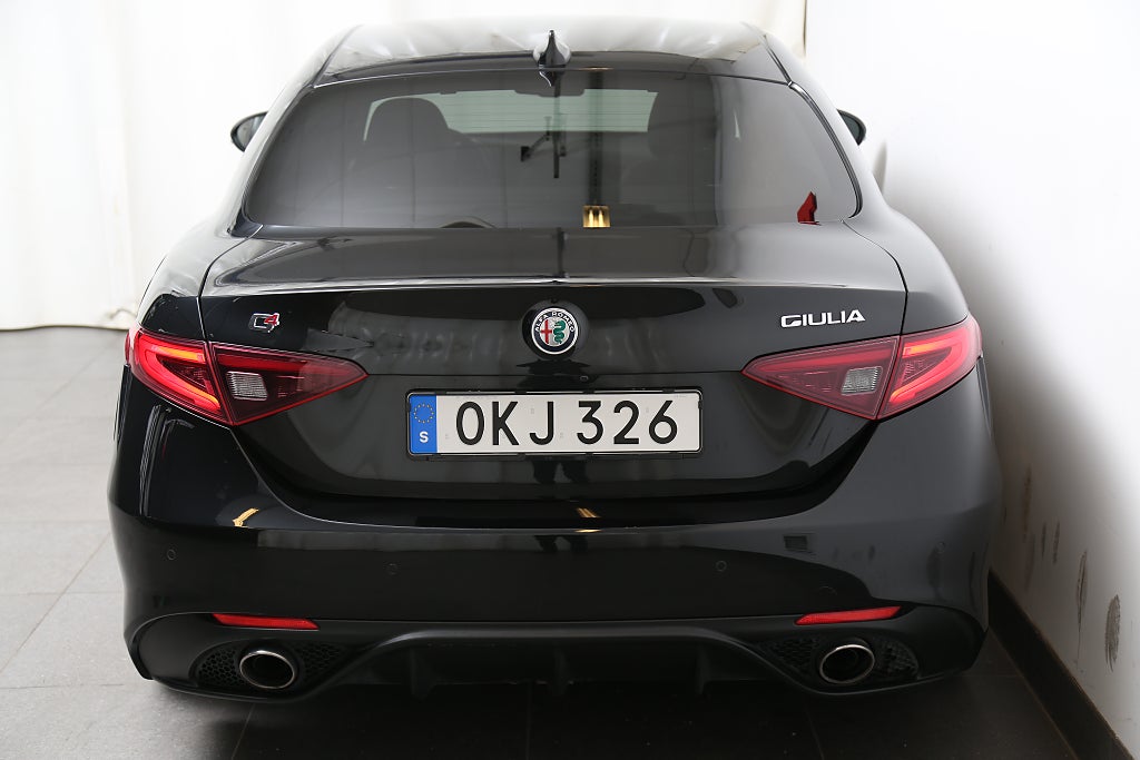 Alfa Romeo Giulia 2,0 Turbo 16V 280hk Q4 Veloce Drag Carplay B-Kamera 2018
