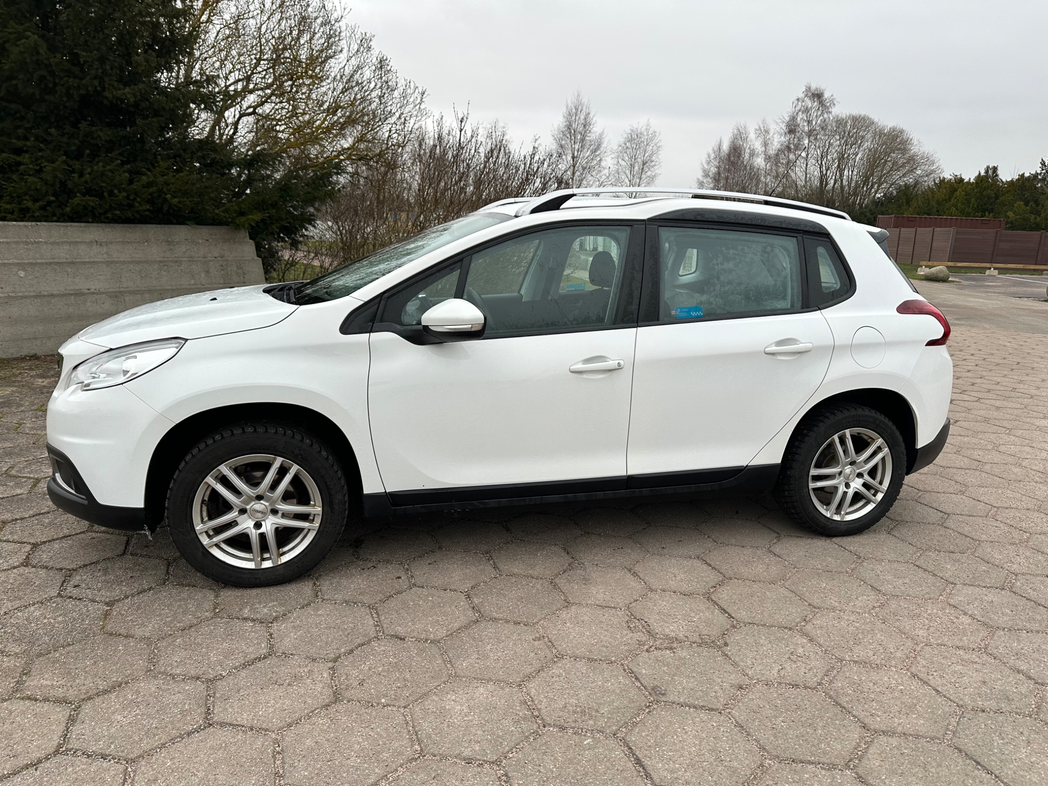 Peugeot 2008 2017, bild 2/37