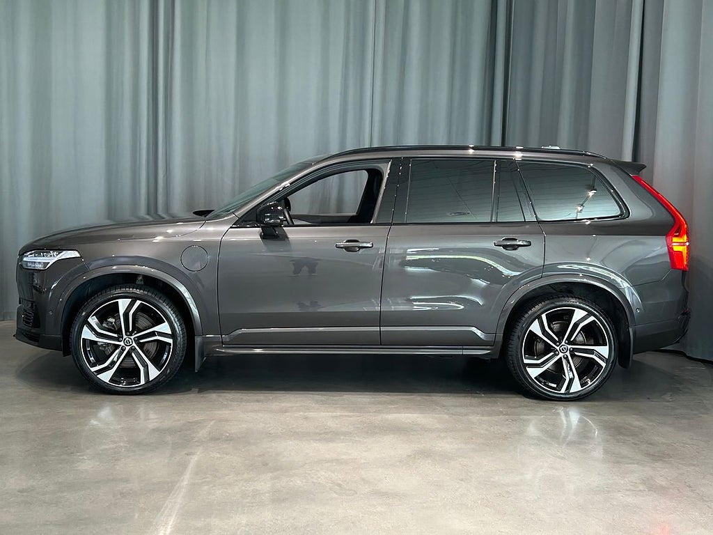 Volvo XC90 7-seater Recharge T8 Ultimate Dark Edition.