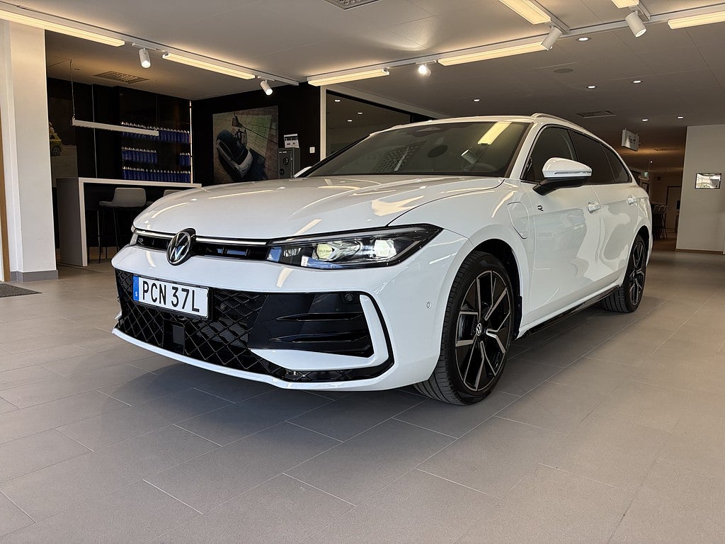 Volkswagen Passat eHybrid 272hk R-Line Privatleasing 4995kr tom 17/5
