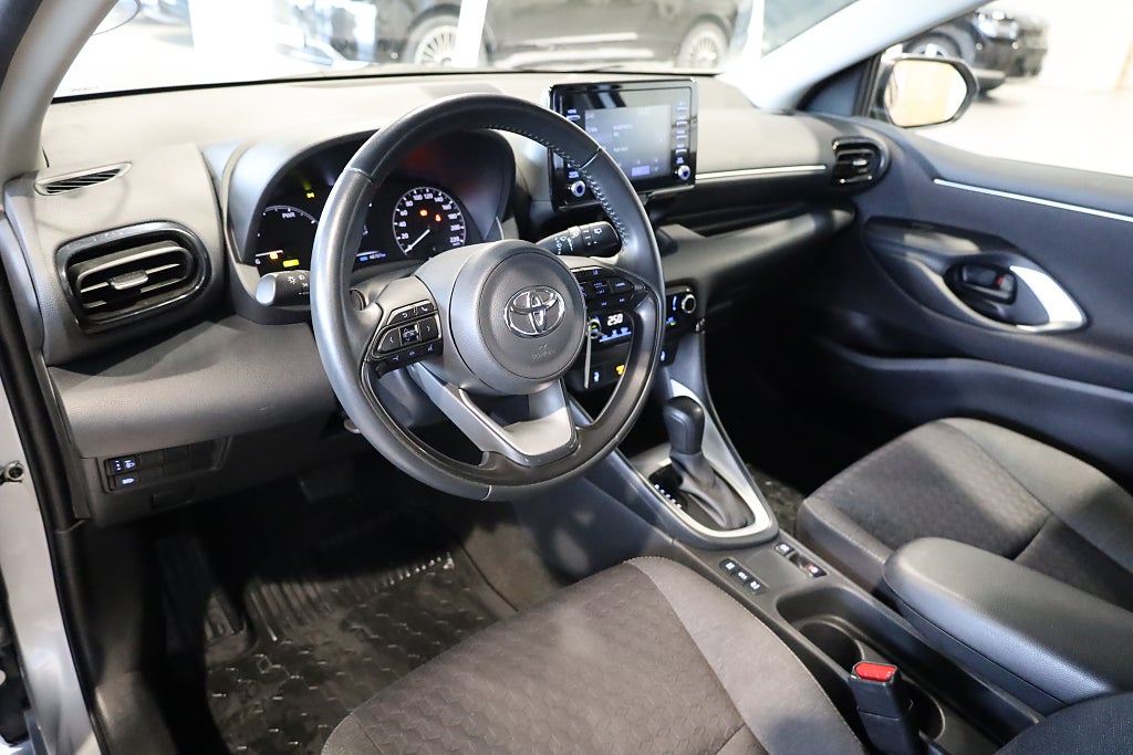 Toyota Yaris Hybrid Active Aut 5D Kamera PDC Blåtand 2023