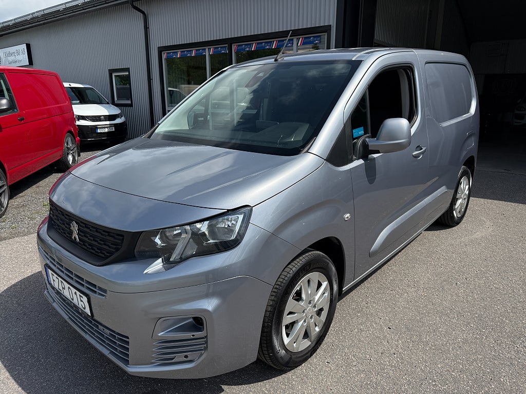 Peugeot Partner 1.5 BlueHDi 130 Automat 1ägare Värmare Navi kamera Moms