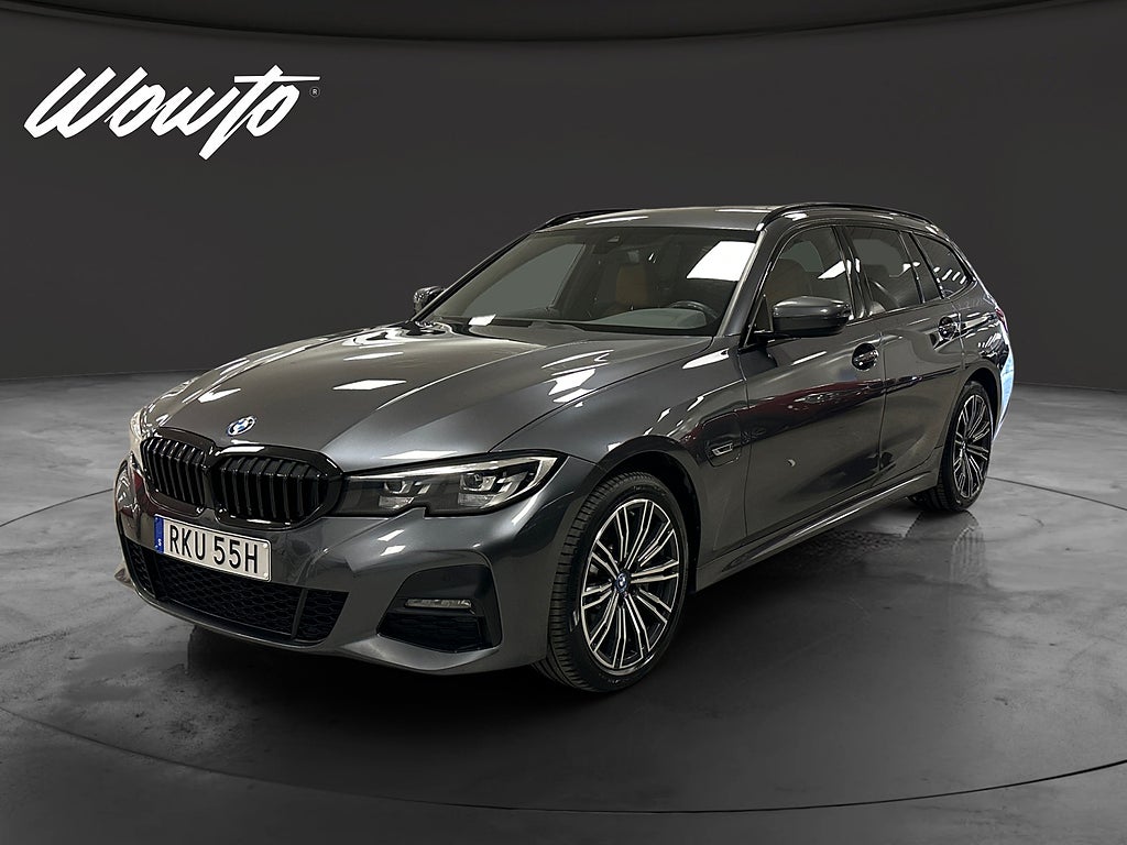 BMW 330 e xDrive Touring M-Sport / Dragkrok / Cockpit