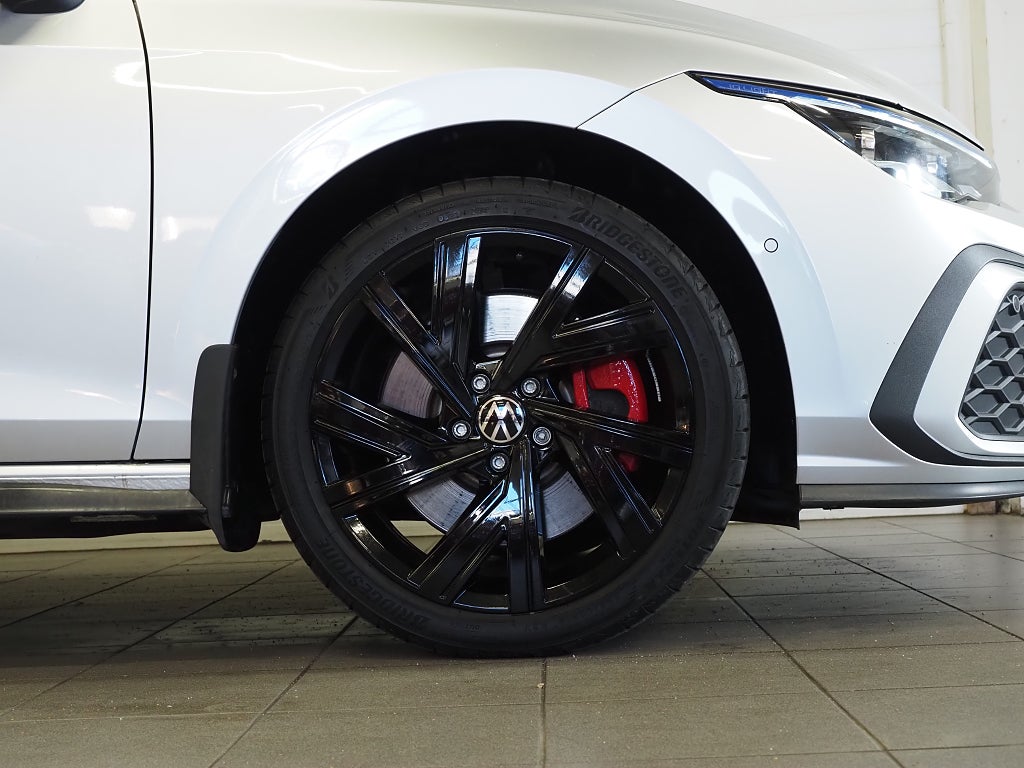 Volkswagen Golf GTE 1.4 TSI Plug-in 245hk Drag P-Värm Kamera Navi IQ 2023