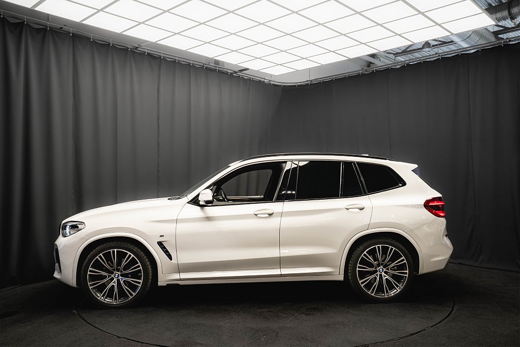 BMW X3 xDrive30i M Sport B-VÄRMARE LÄDER H/K DRAG 20'' 252hk