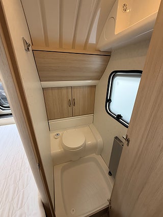 Husvagn-övrigt Hobby 650 KMFE De Luxe / Barnkammare, dubbla soffor! ALDE! AC! 15 av 20