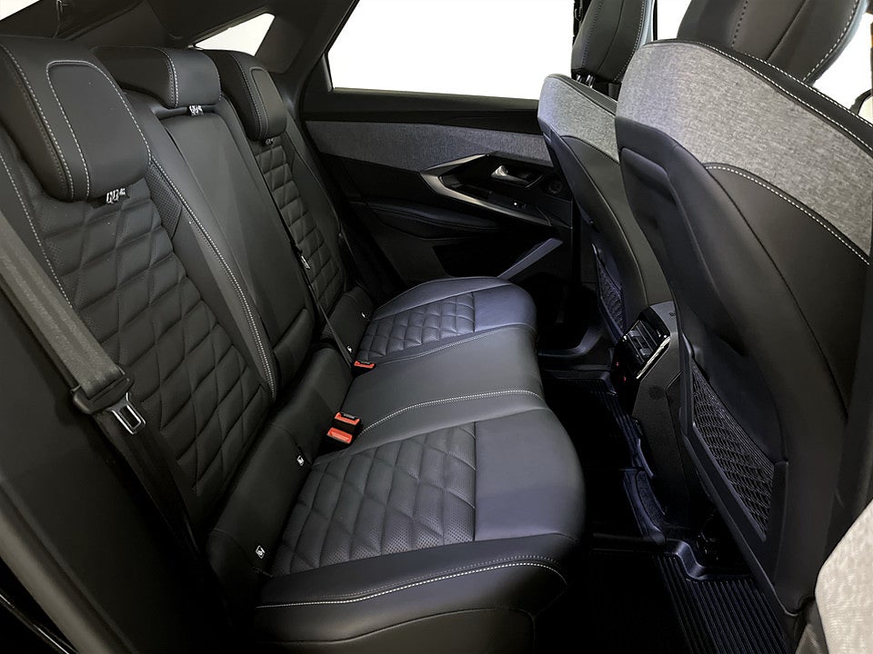 Bild på Peugeot E-3008 GT Ultimate 85kWh 214hk Aut - PANO, FOCAL