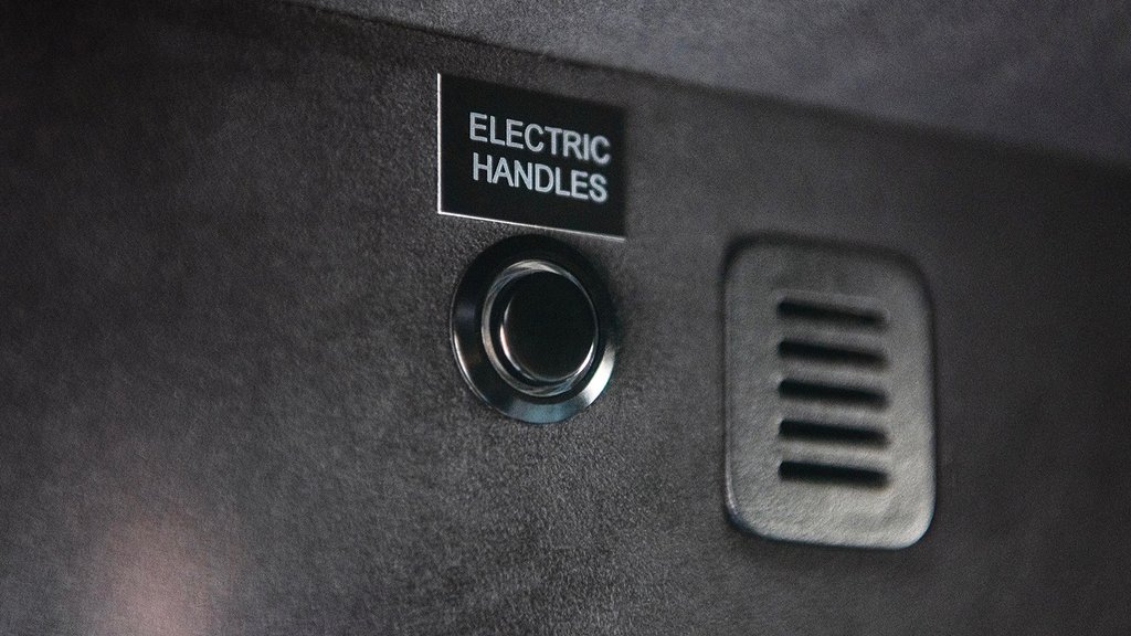Man kan aktivera den elektriska handtagen genom ett knapptryck. Foto: Addarmor 